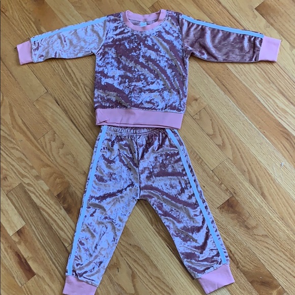 Brand new crushed velvet jogger set size 12 months - Picture 5 of 8